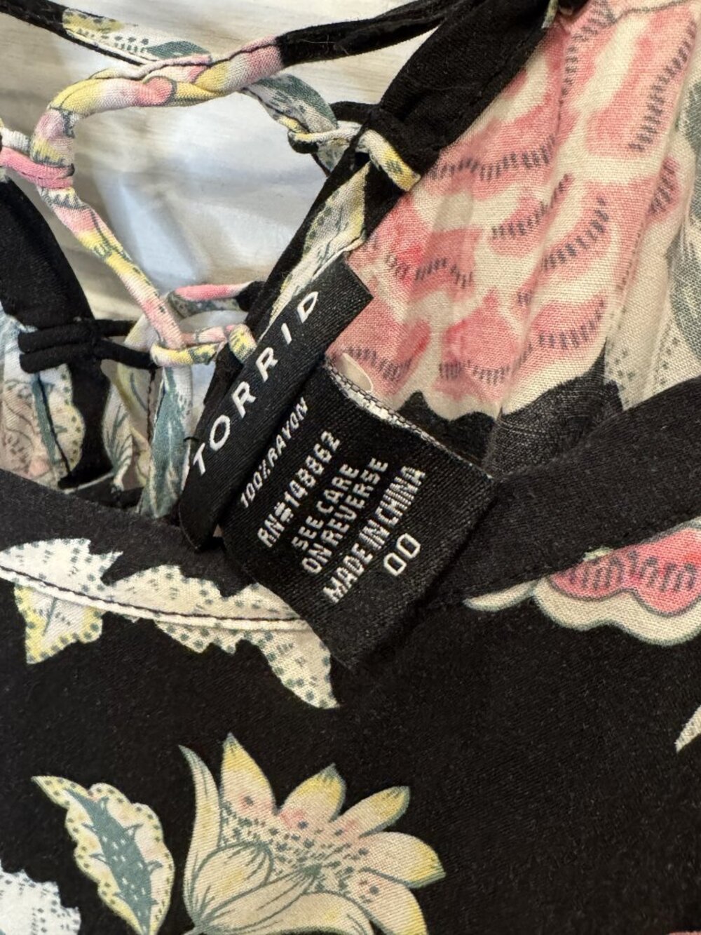 Torrid 00 Black with Pink Yellow ang Green Floral Challis Tank Lace-Up Back EUC - Picture 2 of 5